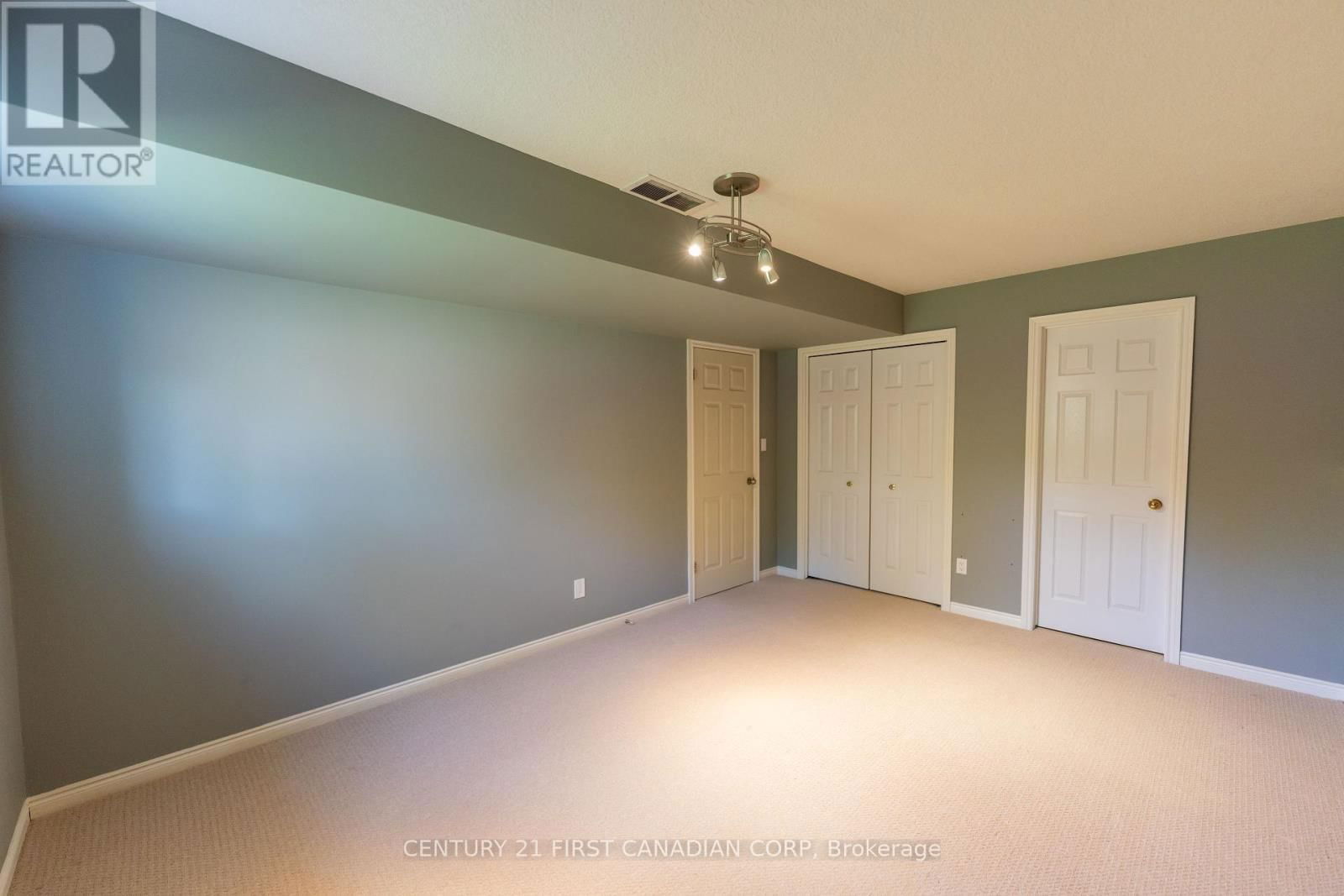 27 GOLFVIEW CRESCENT Image 35