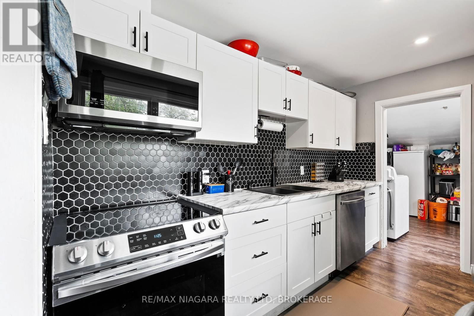 4395 FIFTH AVENUE Image 14