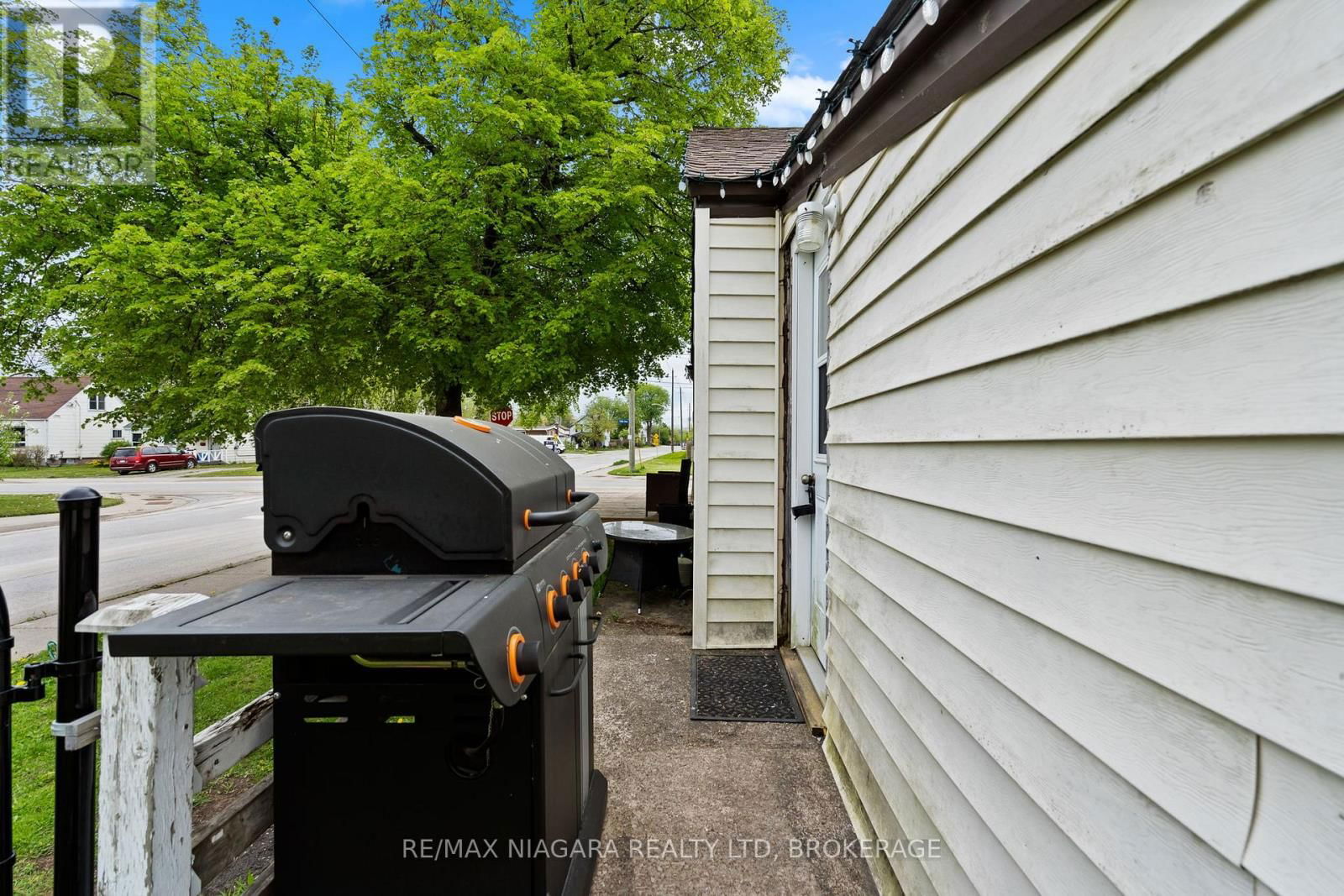 4395 FIFTH AVENUE Image 17