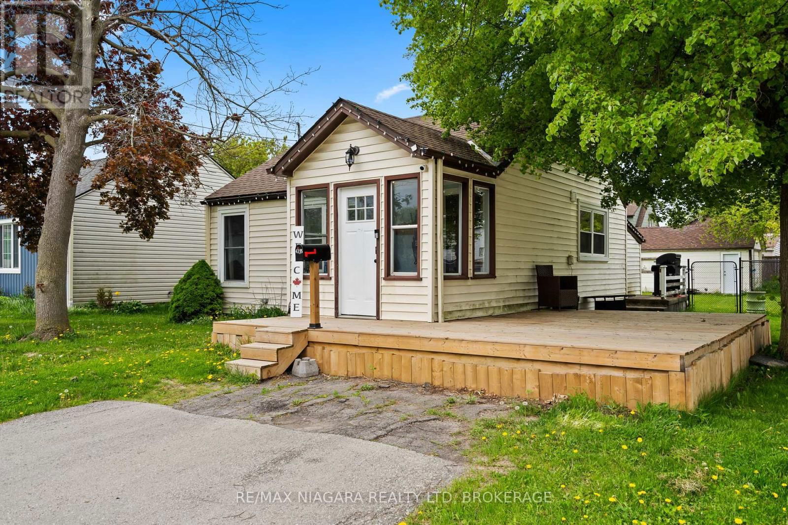 4395 FIFTH AVENUE Image 3