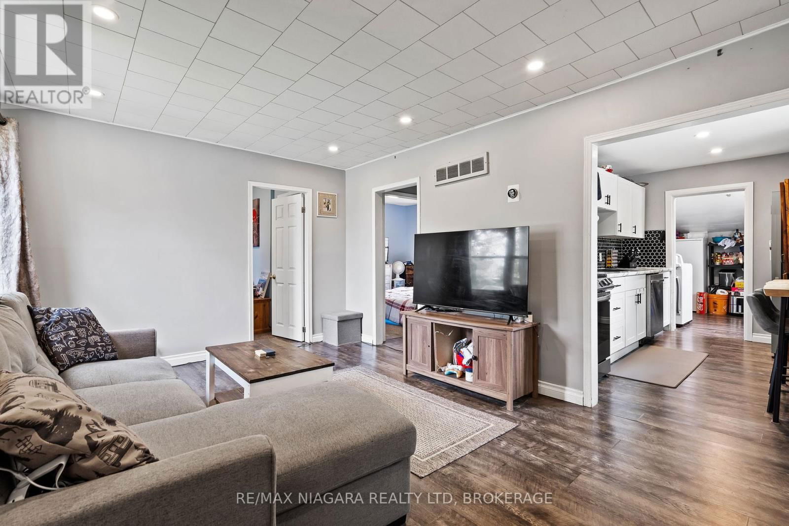 4395 FIFTH AVENUE Image 6