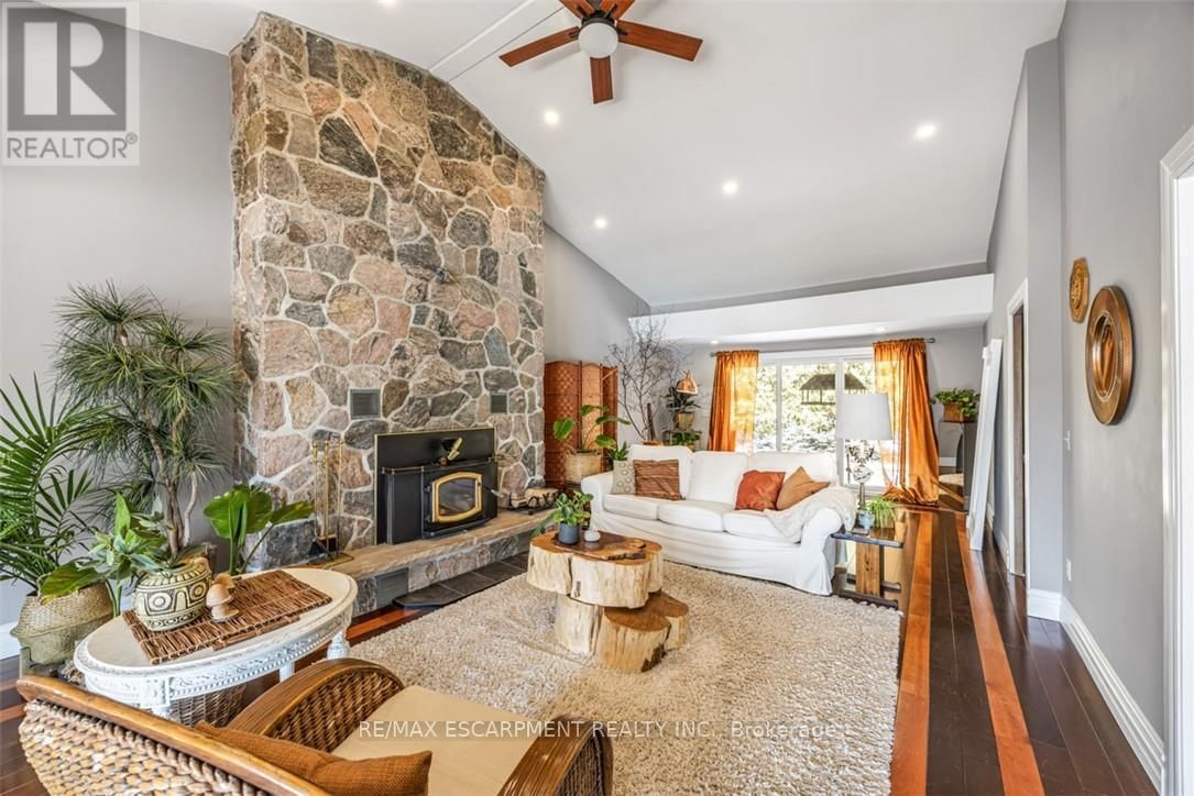 302783 DOUGLAS STREET Image 10