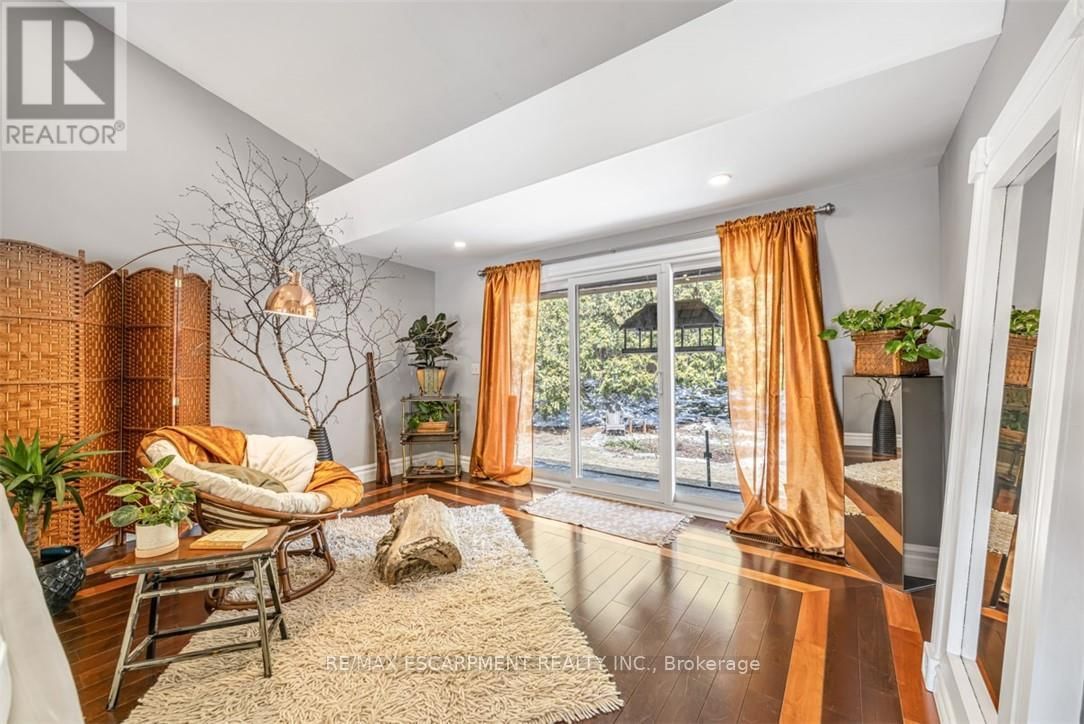 302783 DOUGLAS STREET Image 12