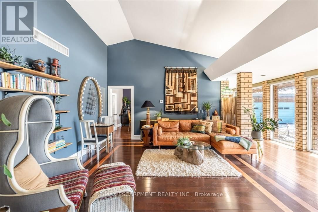 302783 DOUGLAS STREET Image 15