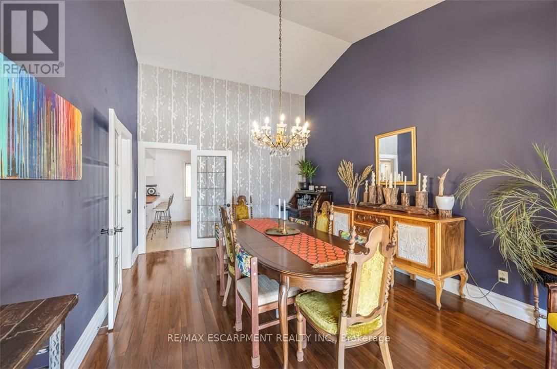 302783 DOUGLAS STREET Image 18