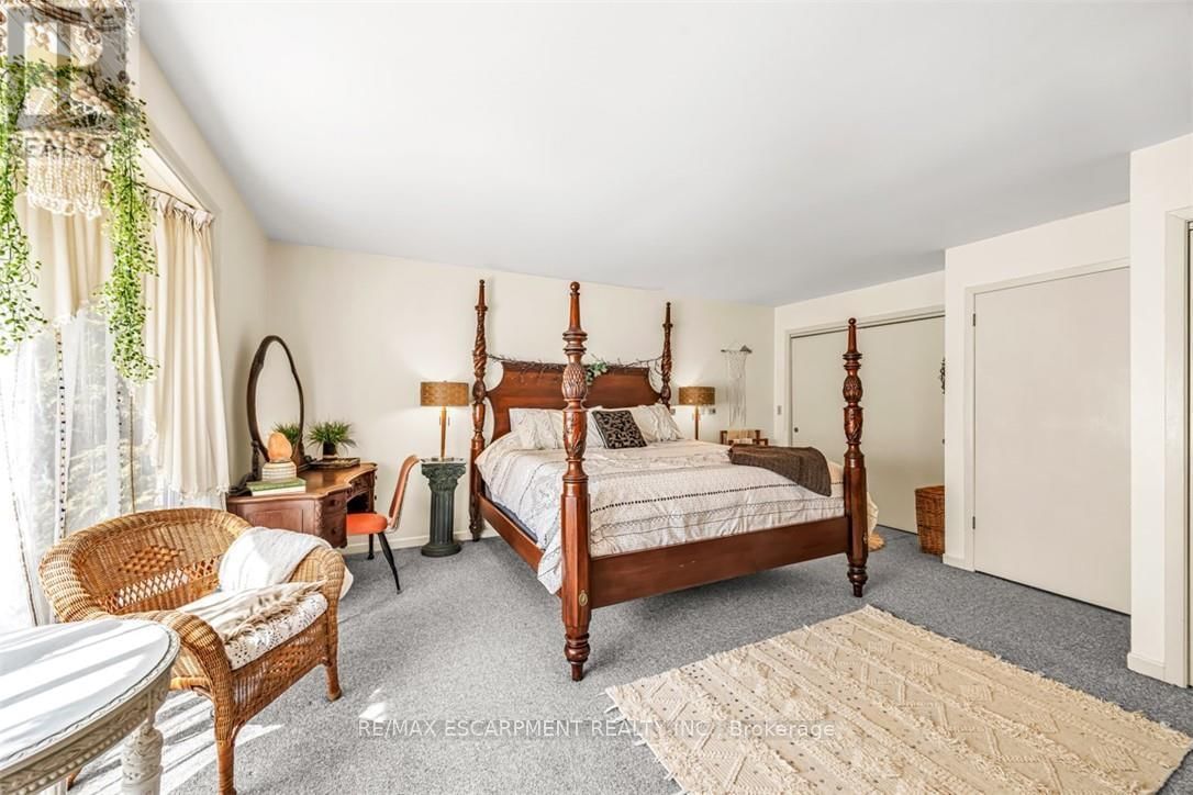 302783 DOUGLAS STREET Image 26