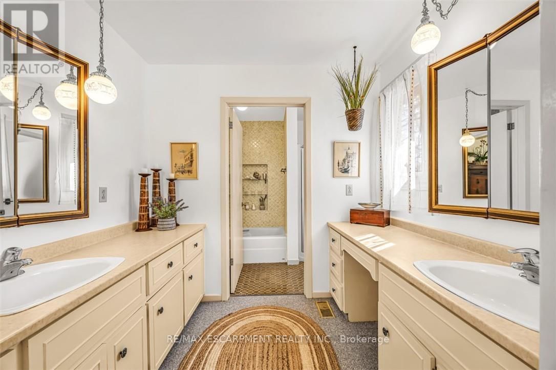 302783 DOUGLAS STREET Image 27