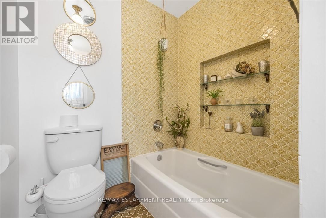302783 DOUGLAS STREET Image 28