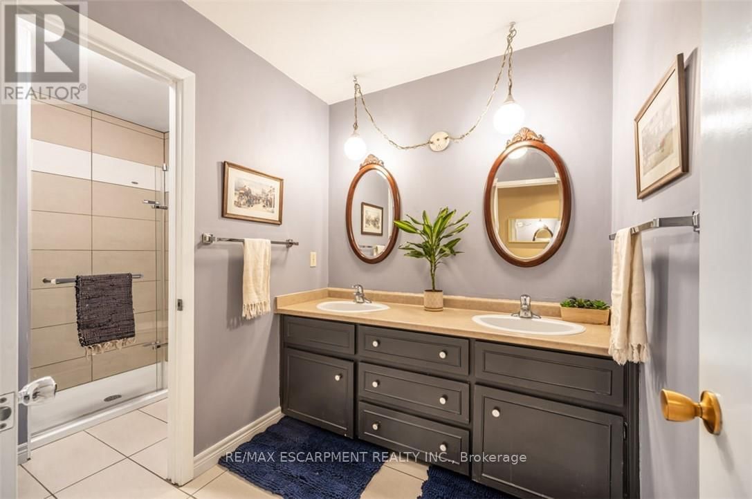 302783 DOUGLAS STREET Image 35
