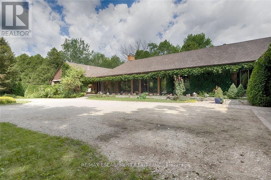 302783 DOUGLAS STREET Image 4
