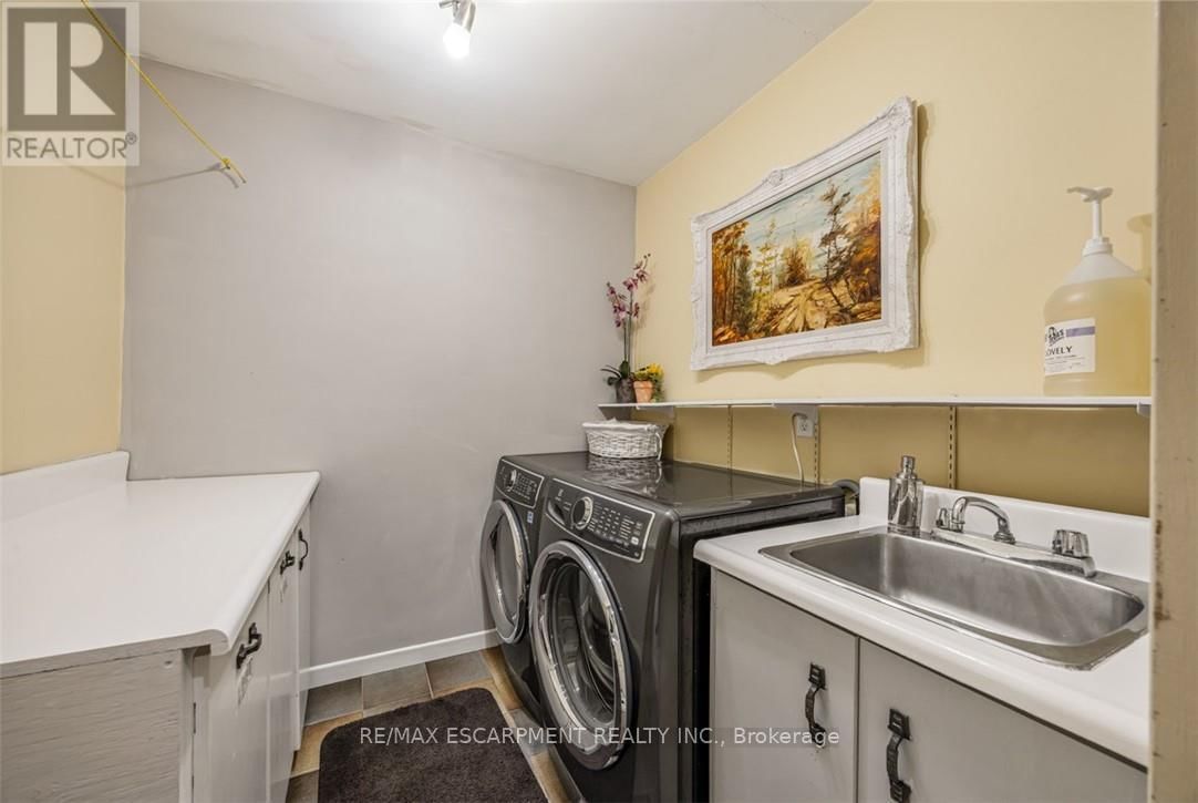 302783 DOUGLAS STREET Image 42