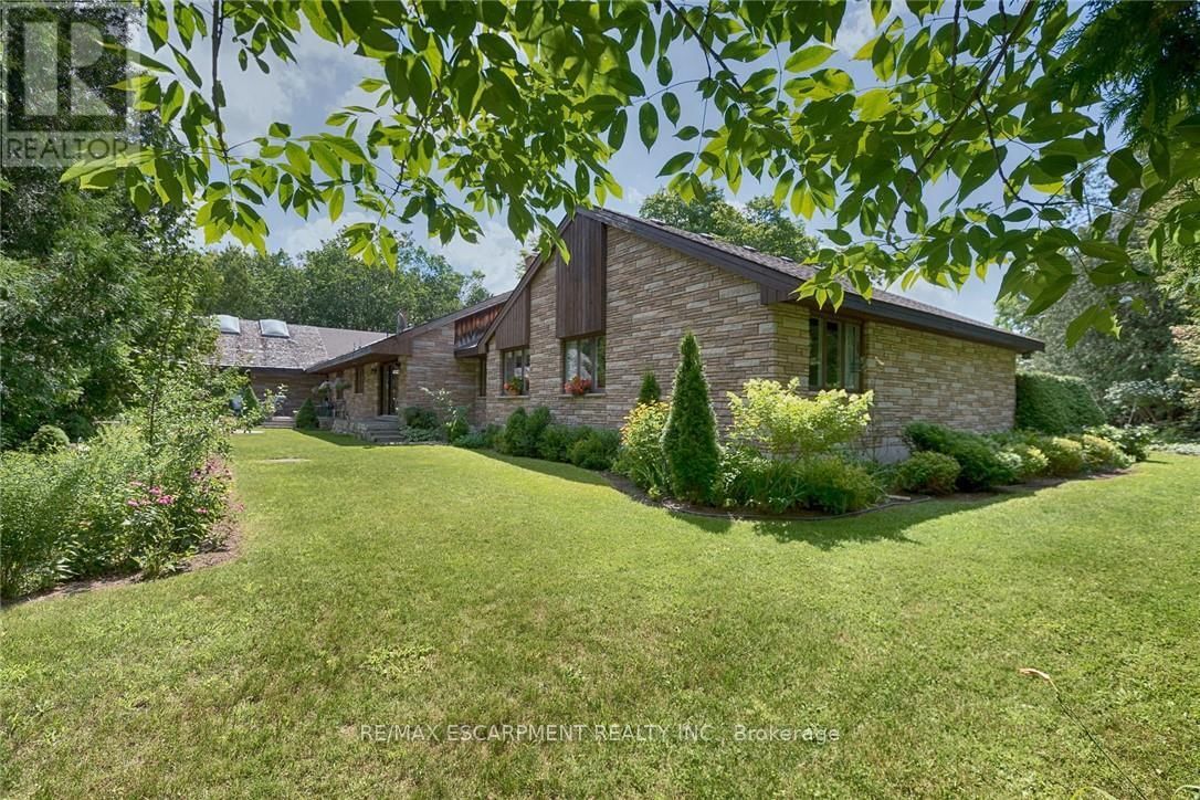 302783 DOUGLAS STREET Image 43