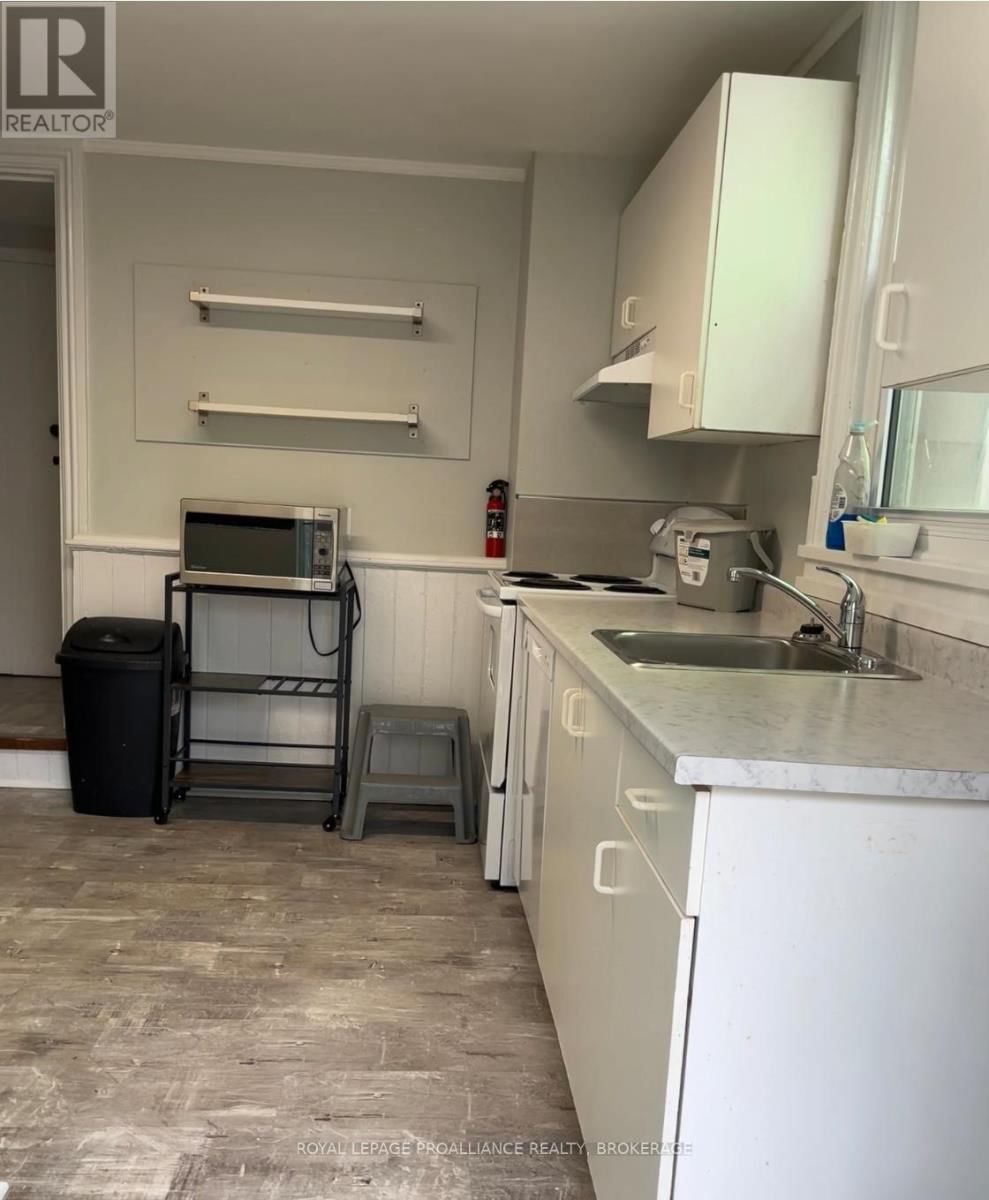 396 JOHNSON STREET Image 11