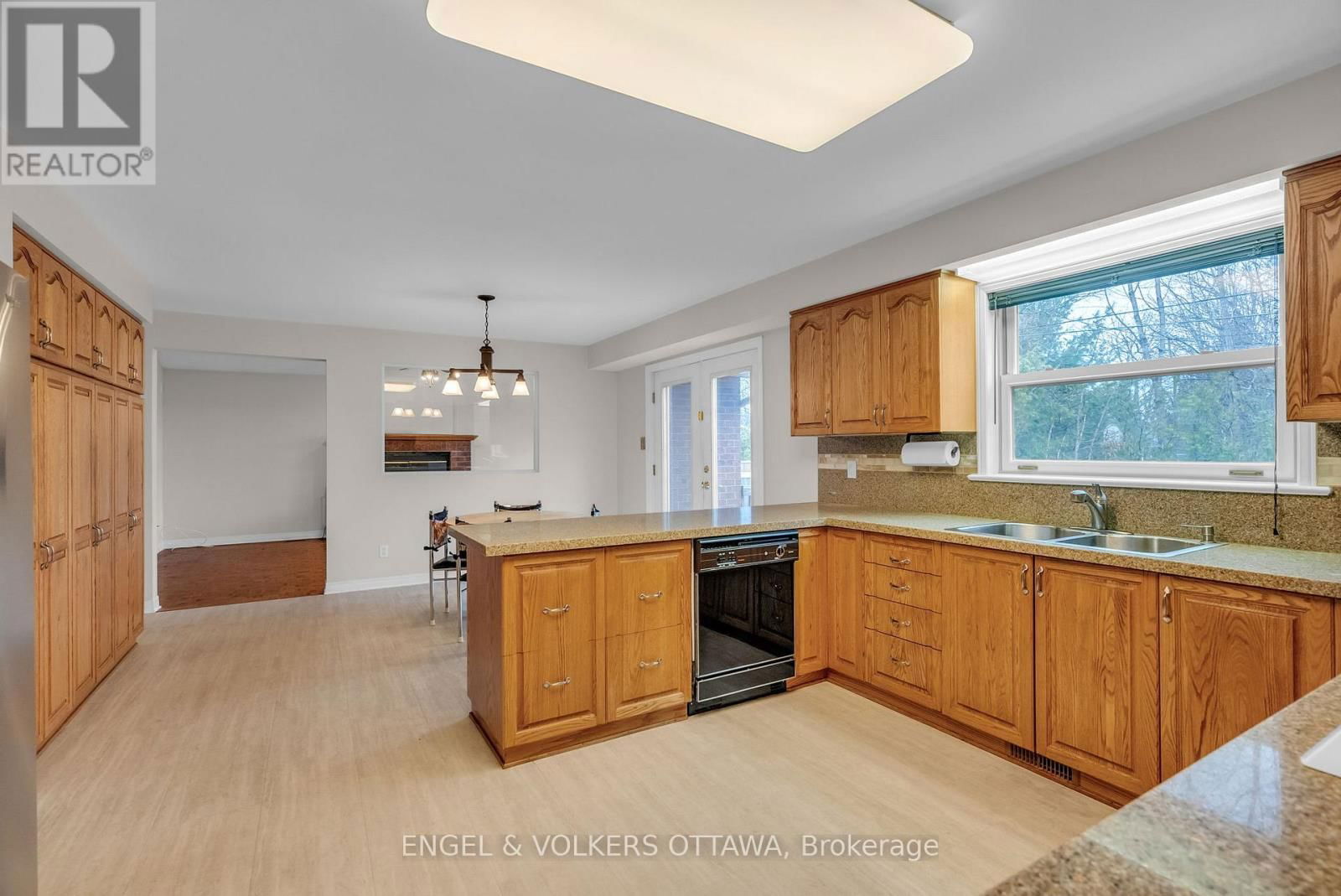 343 BILLINGS AVENUE Image 10