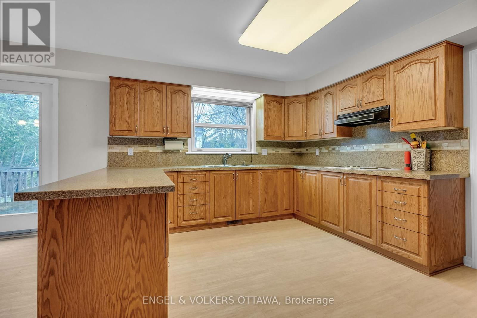 343 BILLINGS AVENUE Image 11