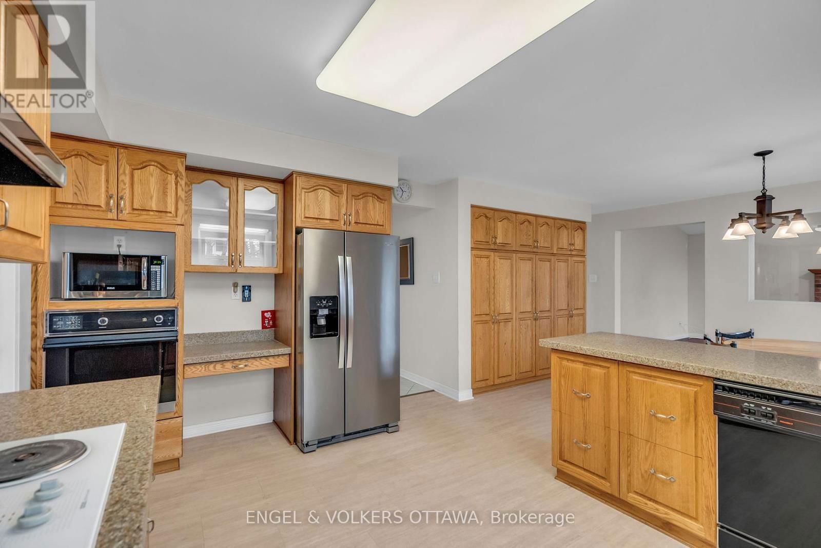343 BILLINGS AVENUE Image 12