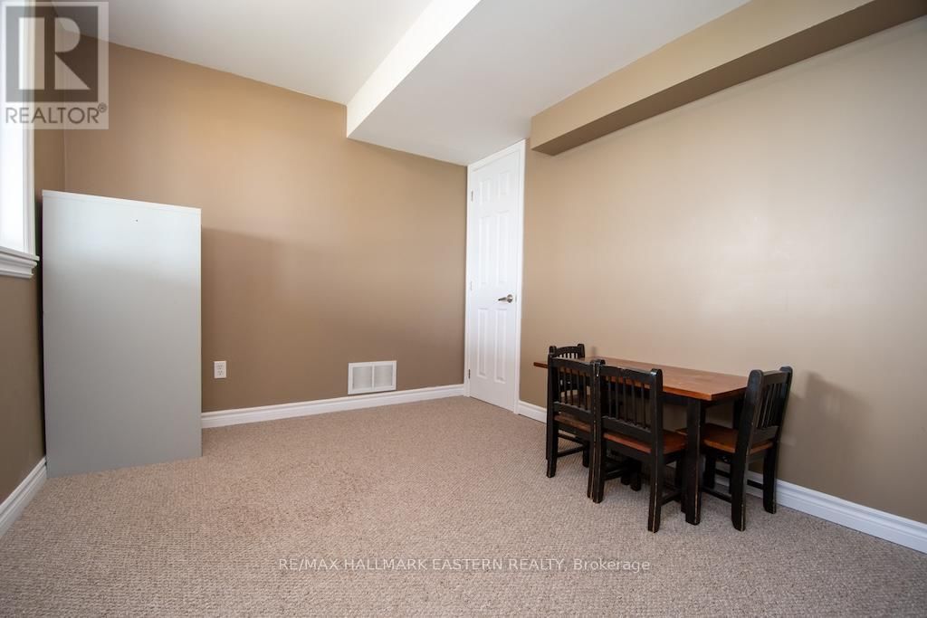 962 BAKER STREET Image 32