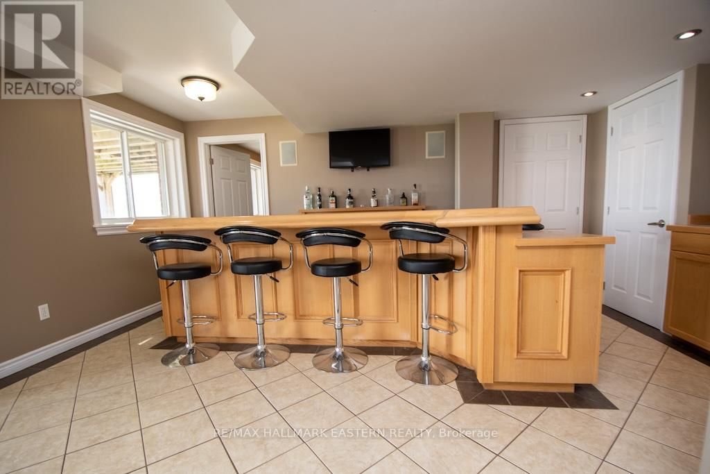 962 BAKER STREET Image 35