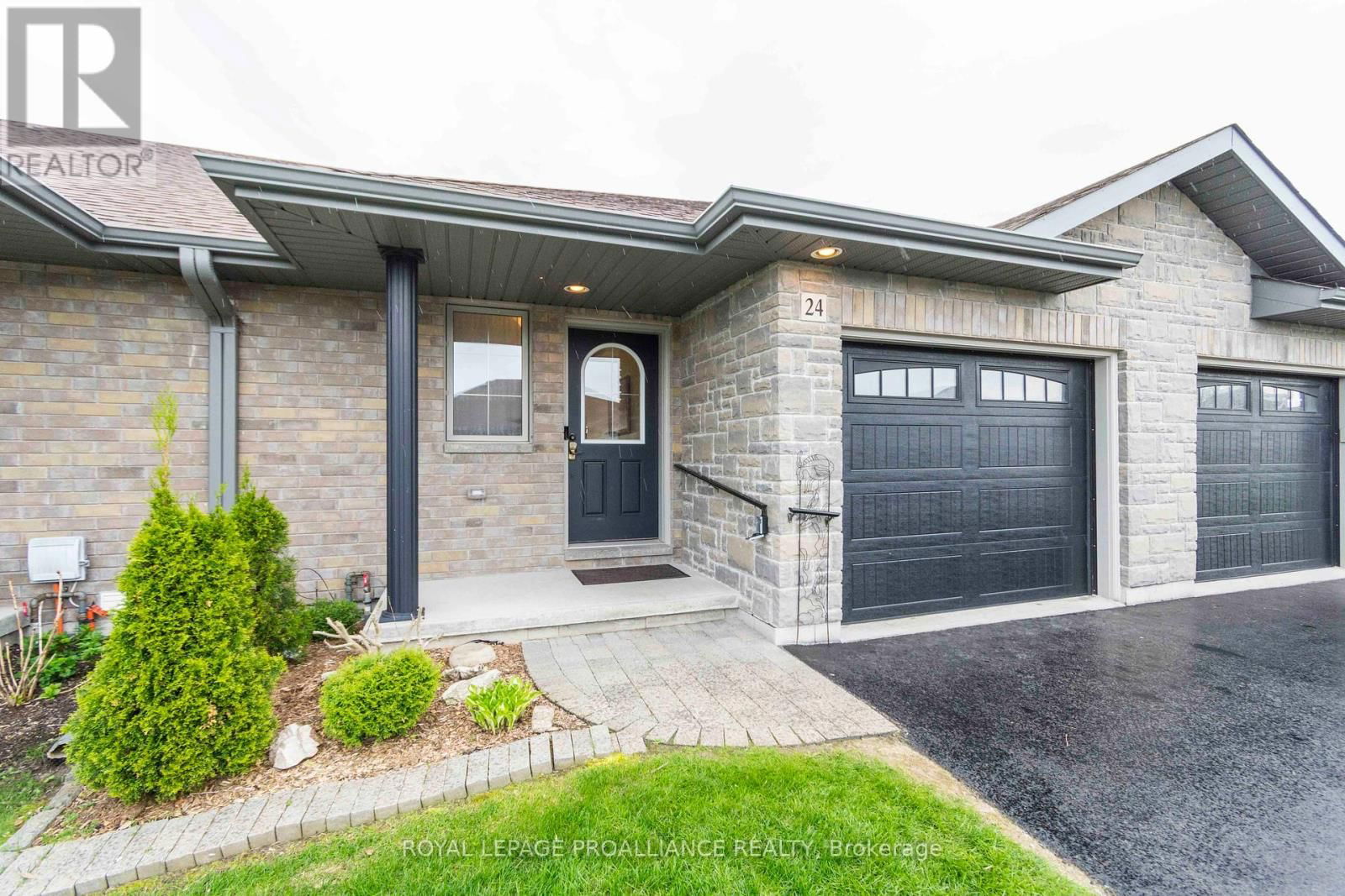 24 CORTLAND CRESCENT Image 1