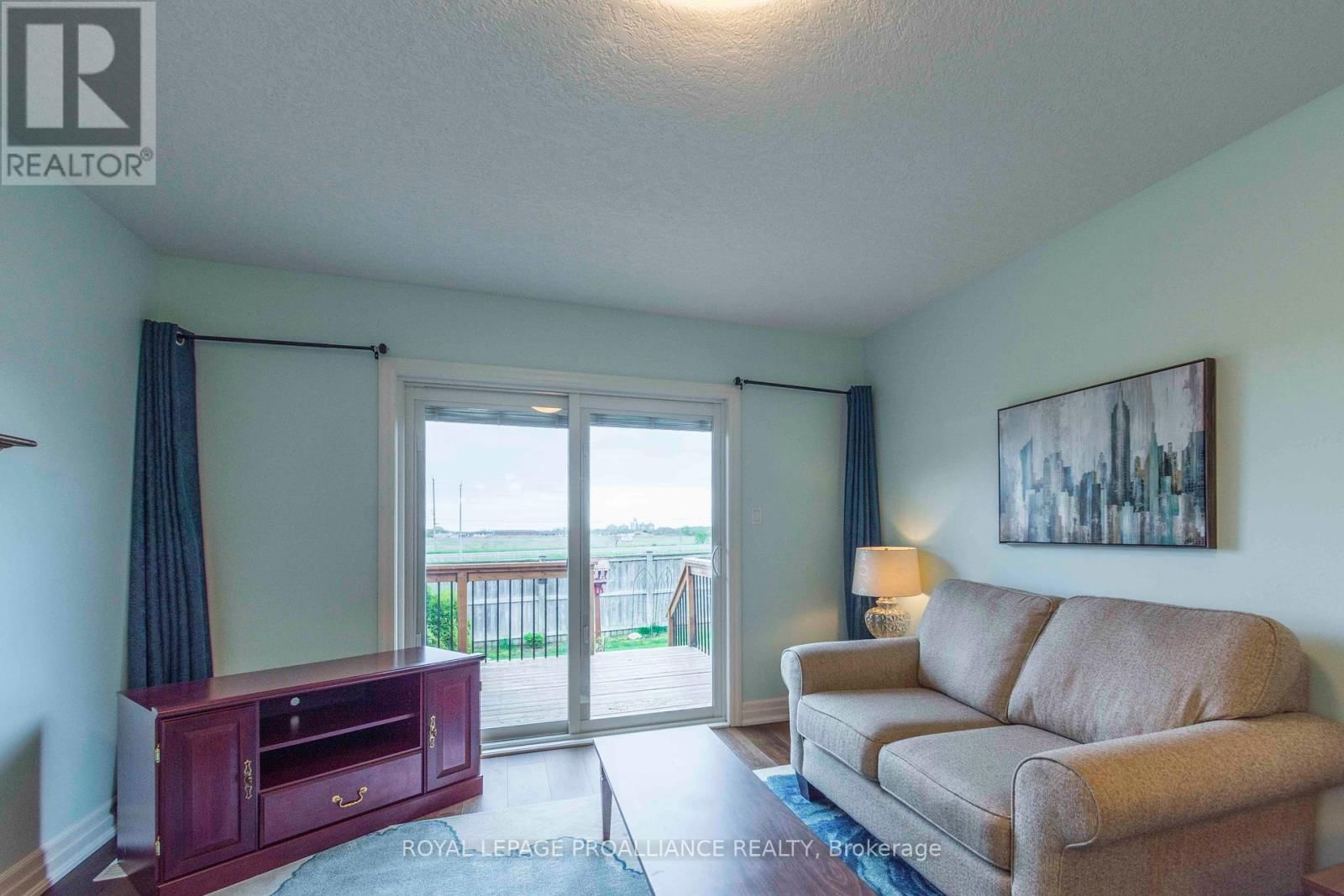 24 CORTLAND CRESCENT Image 11