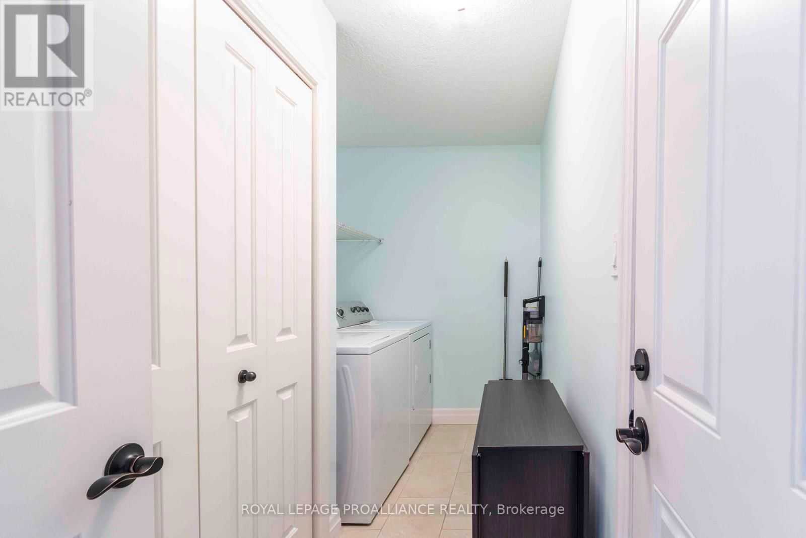24 CORTLAND CRESCENT Image 16