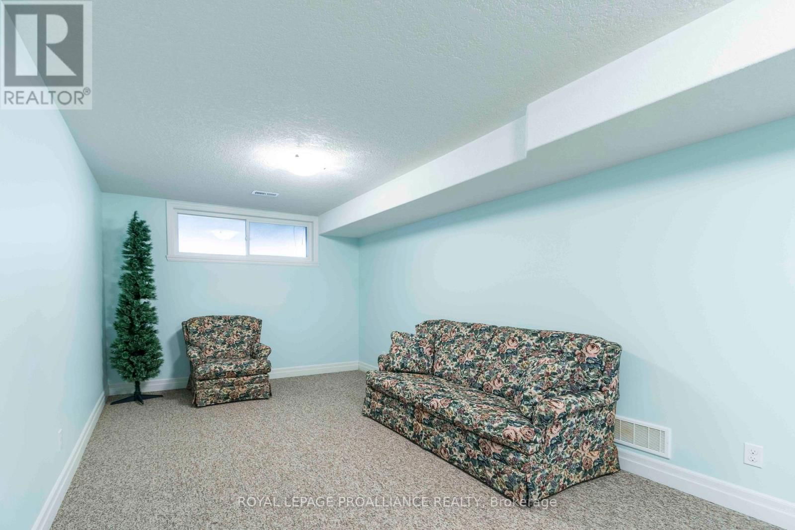 24 CORTLAND CRESCENT Image 18