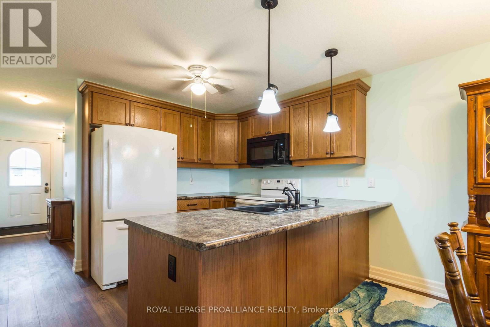 24 CORTLAND CRESCENT Image 4
