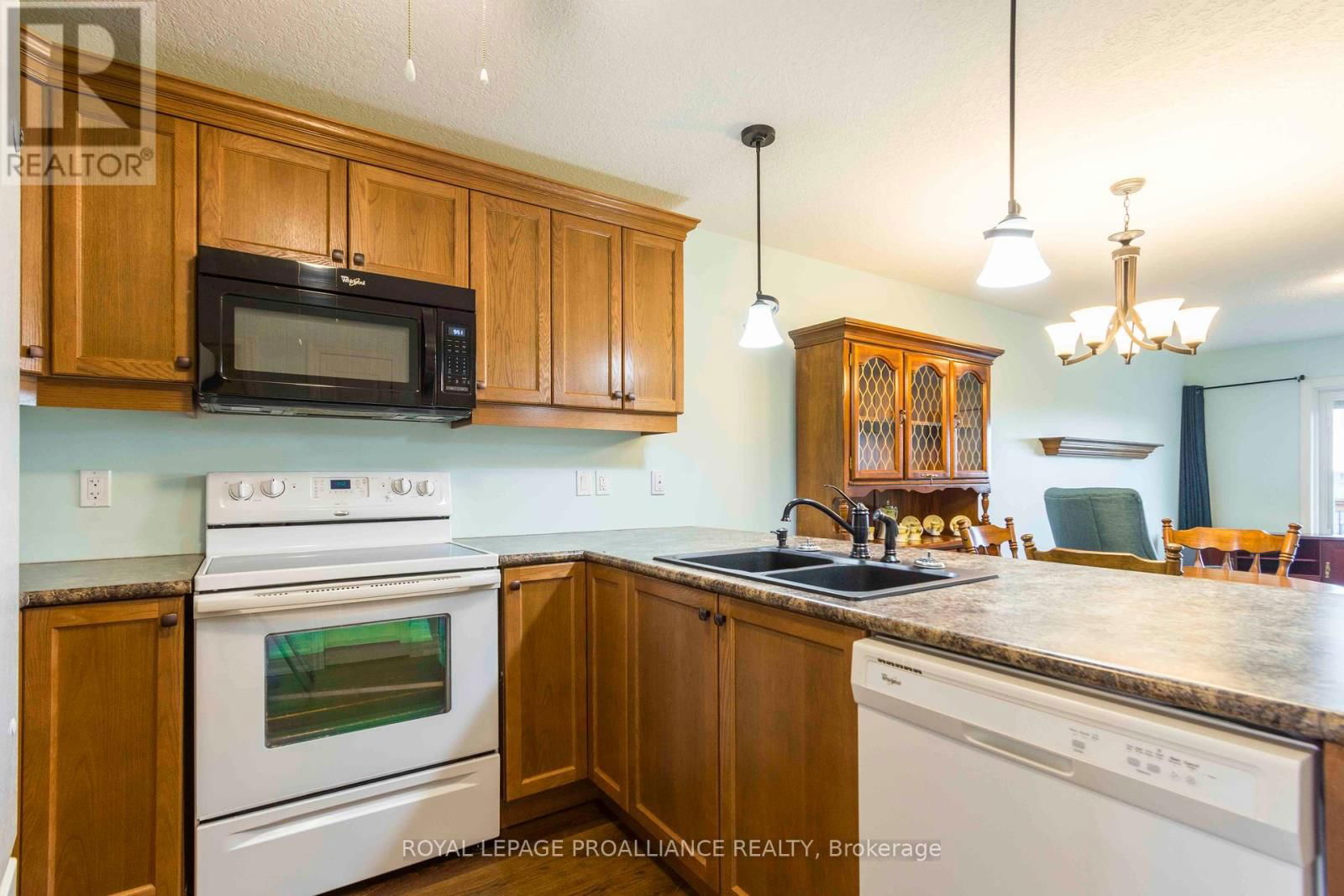 24 CORTLAND CRESCENT Image 6