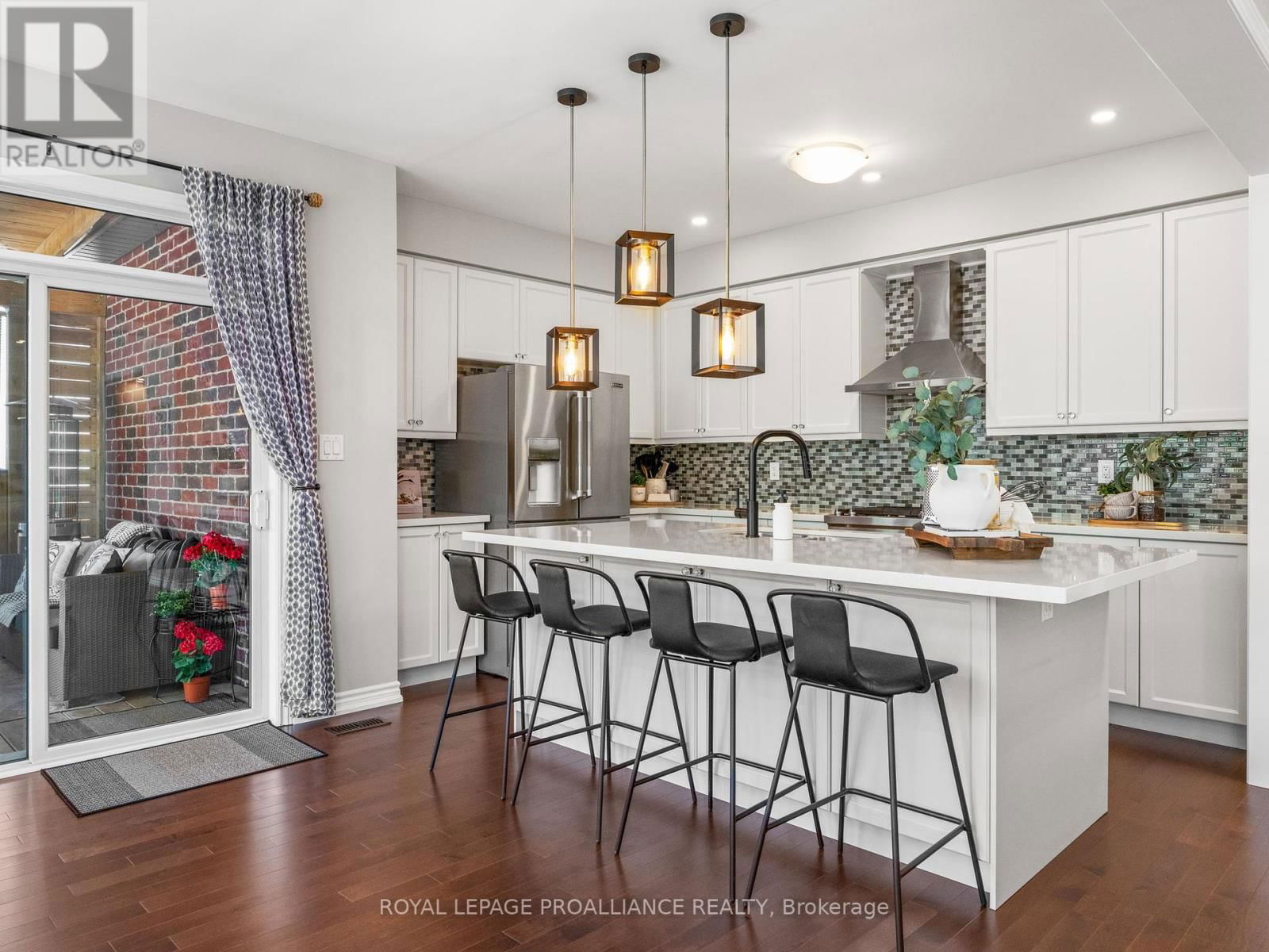 137 HIGHLANDS BOULEVARD Image 21