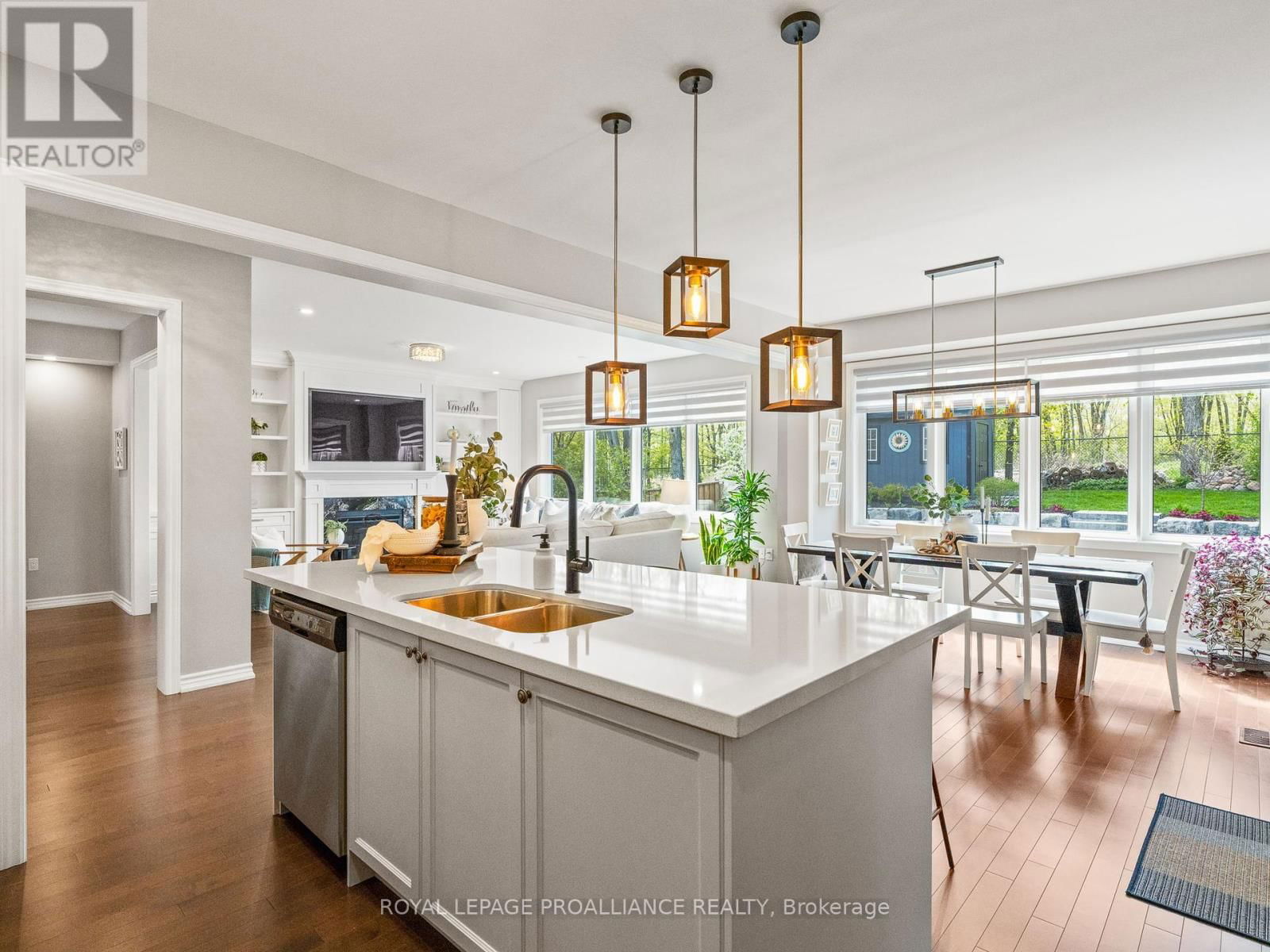 137 HIGHLANDS BOULEVARD Image 22