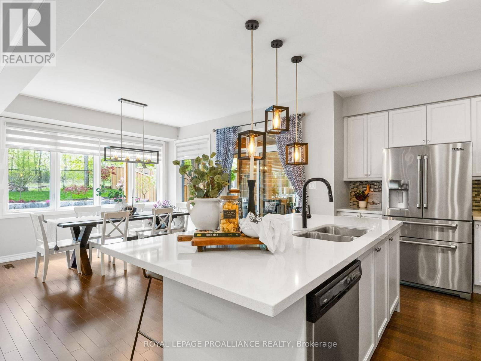 137 HIGHLANDS BOULEVARD Image 23