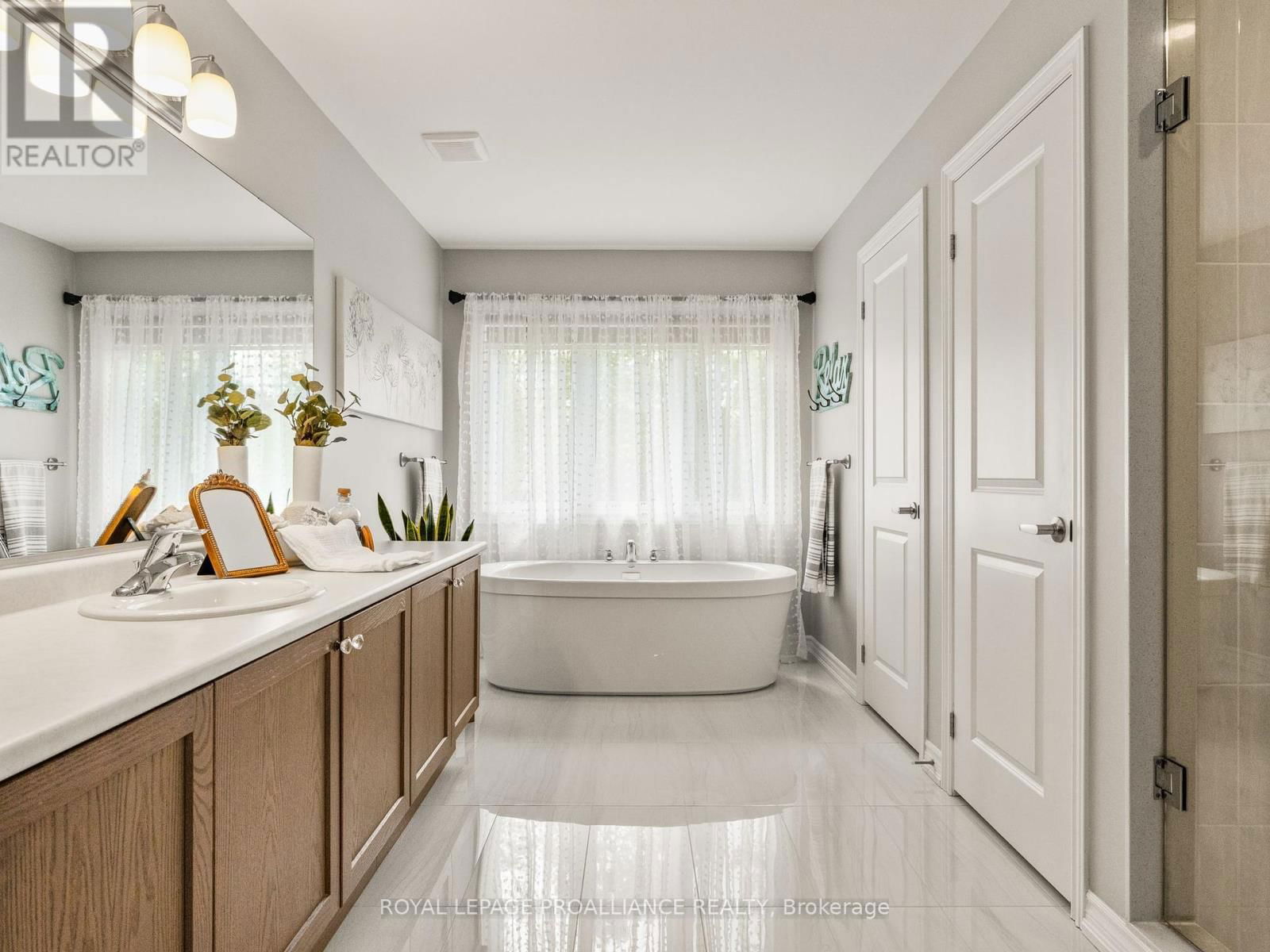 137 HIGHLANDS BOULEVARD Image 26