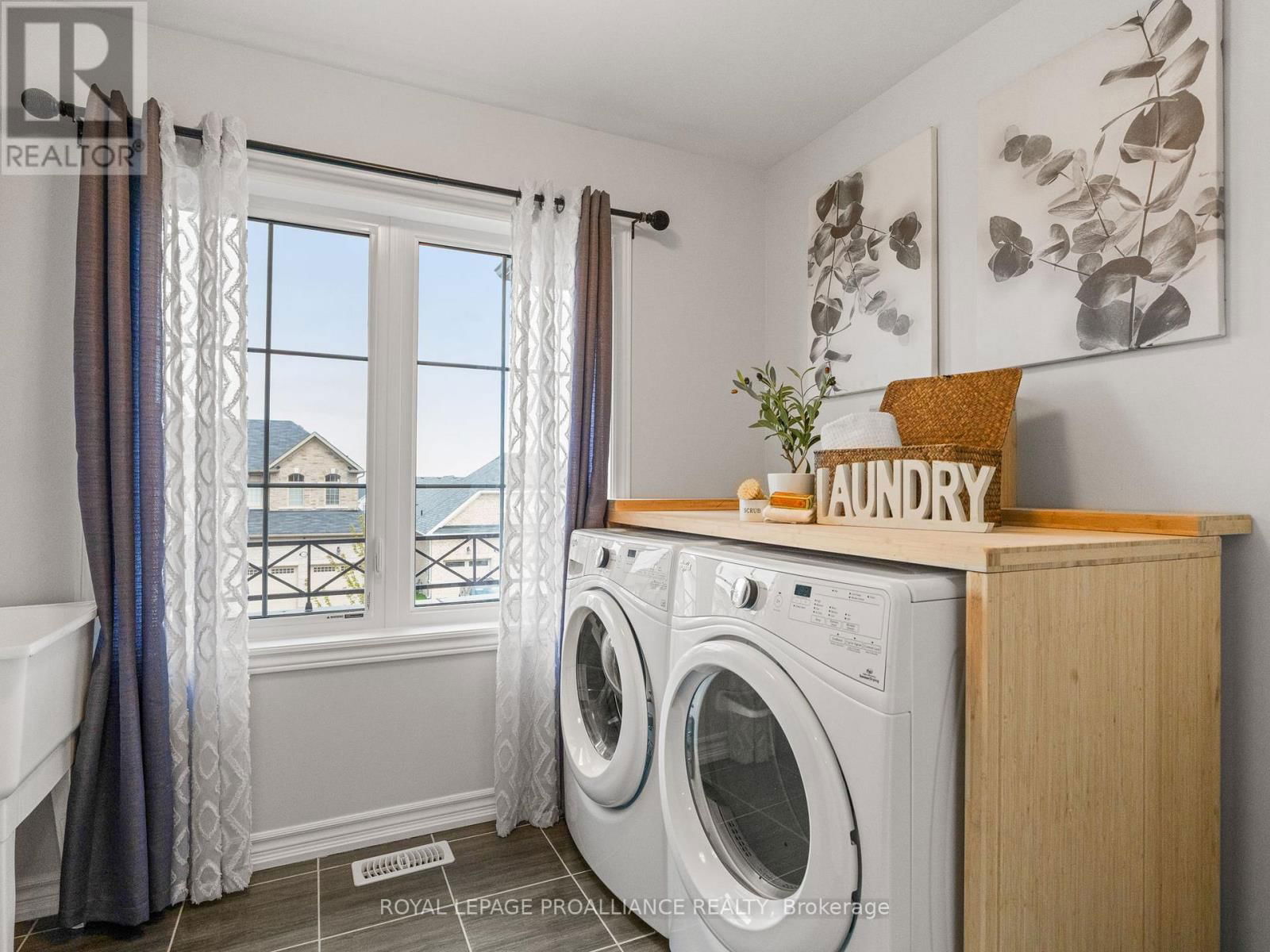 137 HIGHLANDS BOULEVARD Image 30
