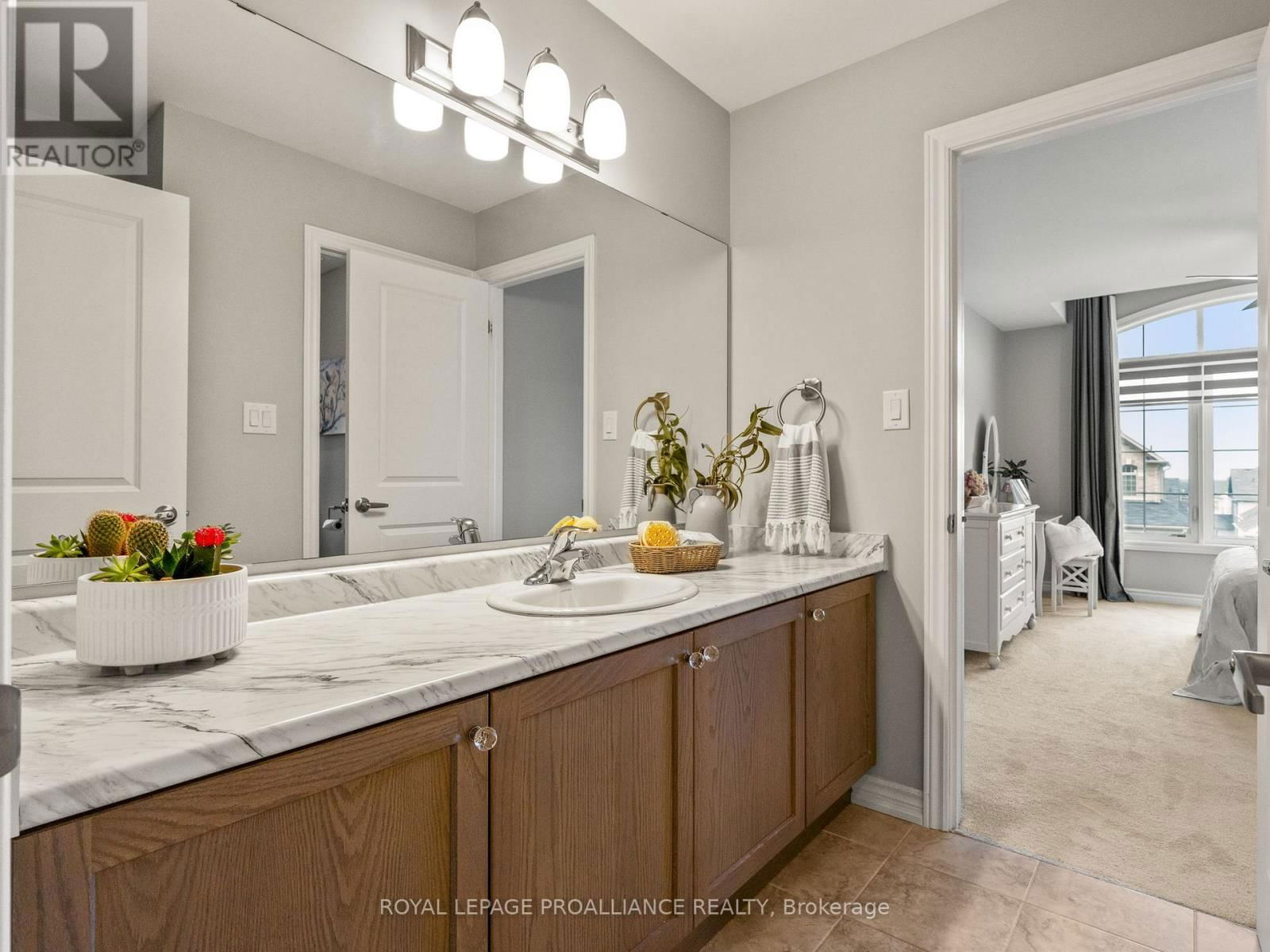 137 HIGHLANDS BOULEVARD Image 33
