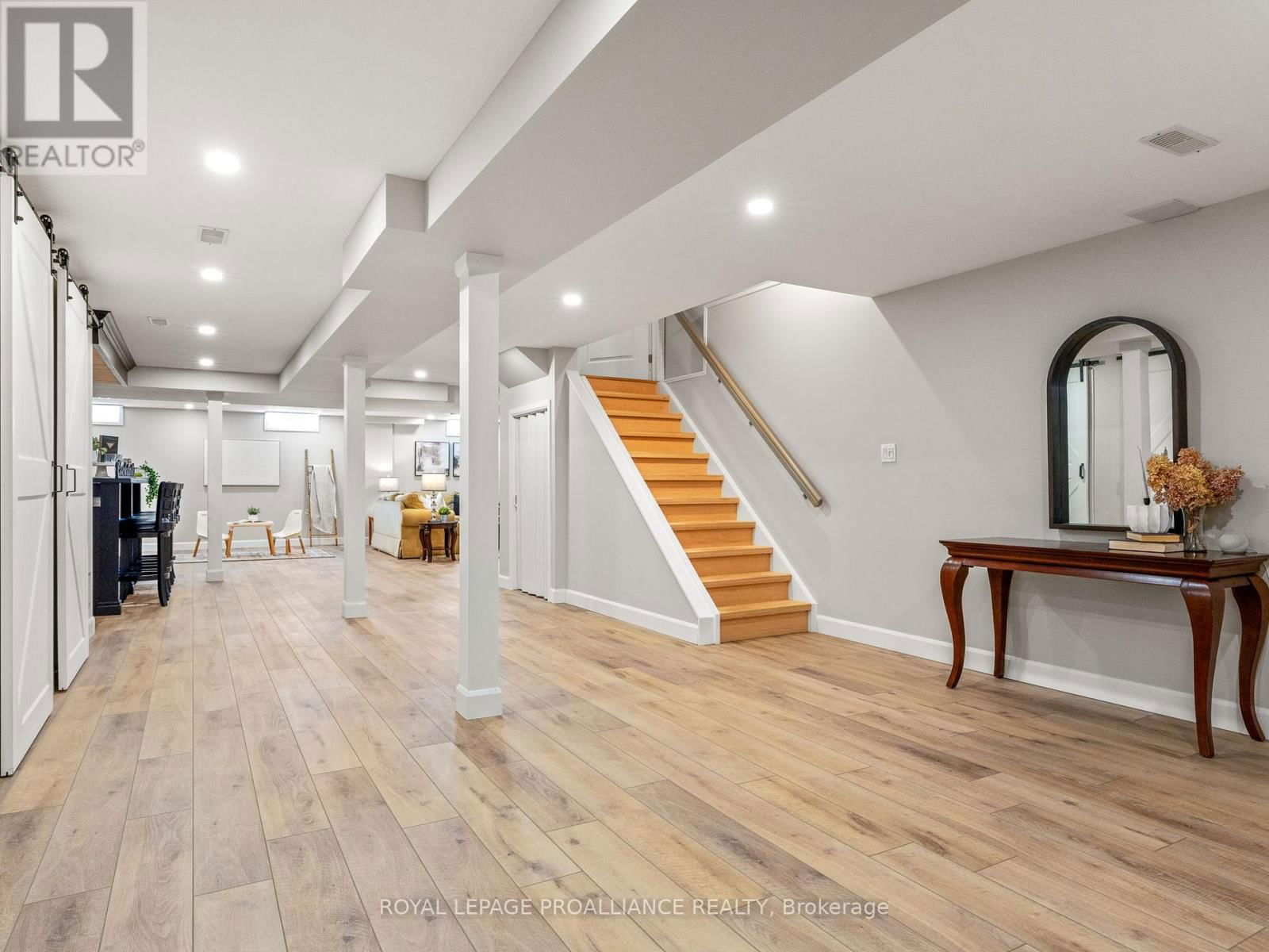 137 HIGHLANDS BOULEVARD Image 36