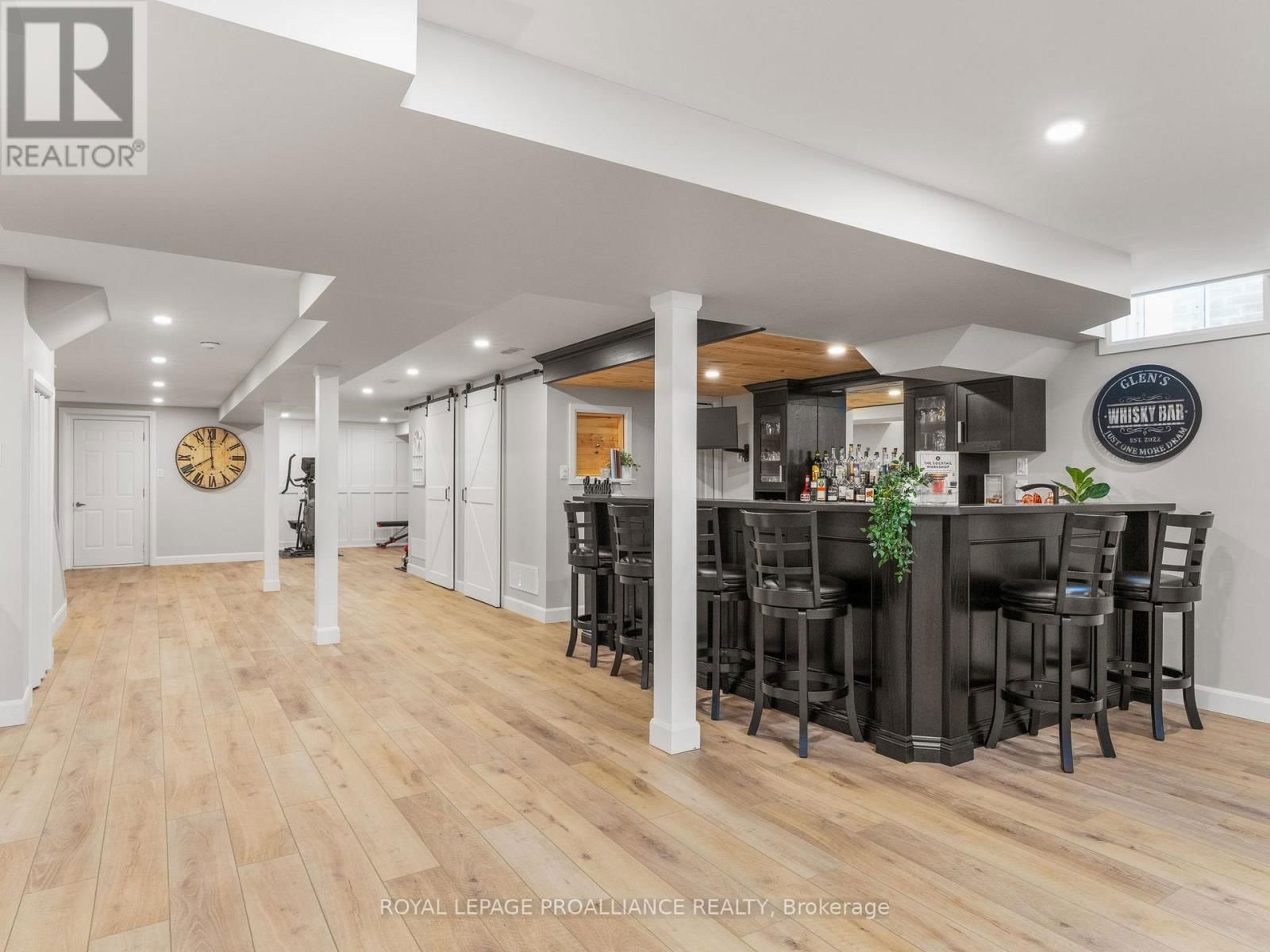 137 HIGHLANDS BOULEVARD Image 38