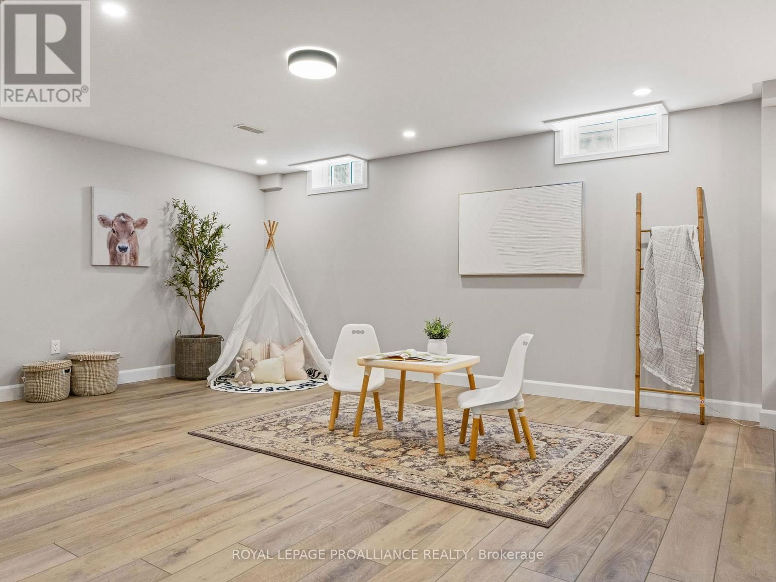 137 HIGHLANDS BOULEVARD Image 40