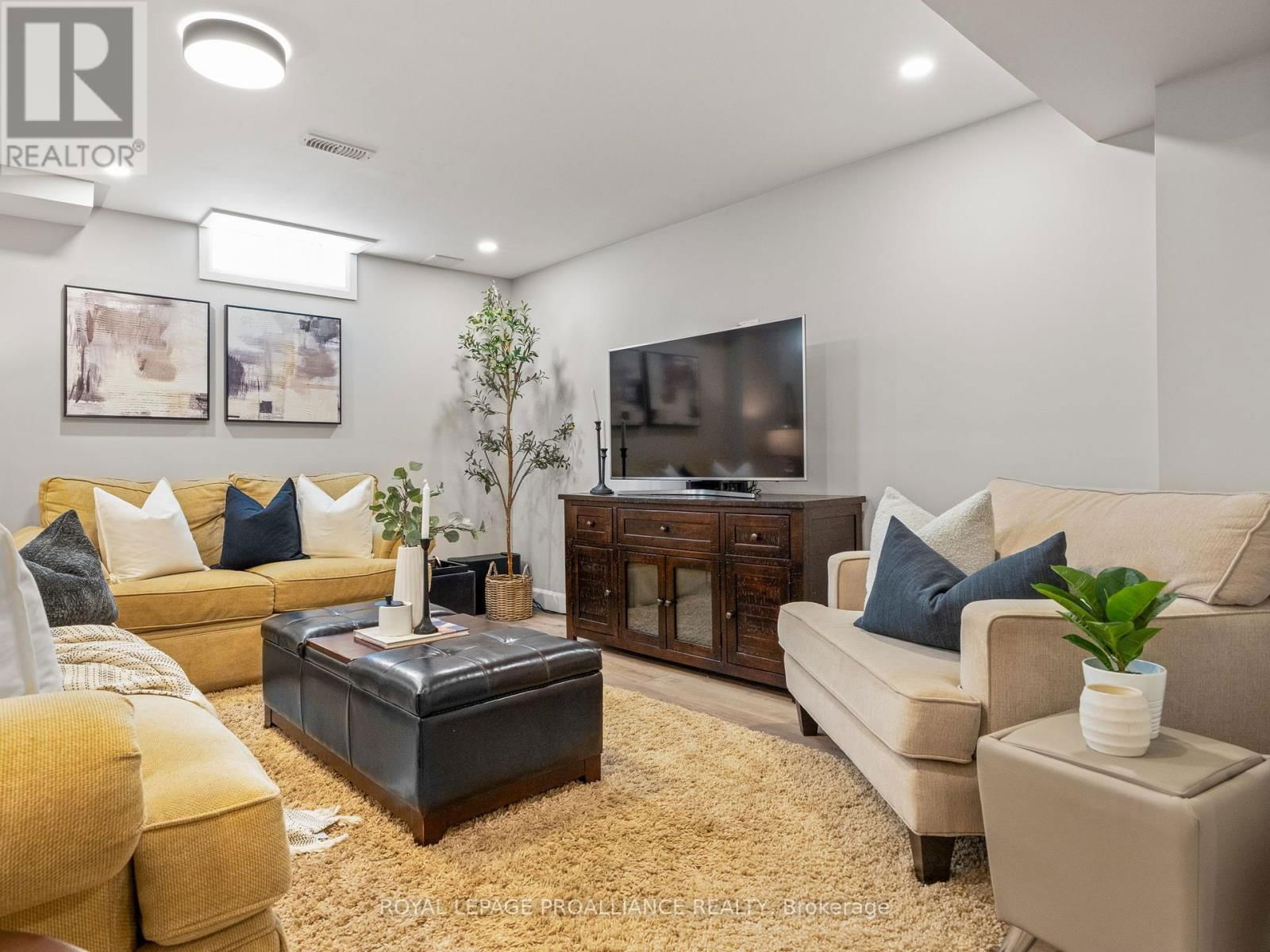 137 HIGHLANDS BOULEVARD Image 41