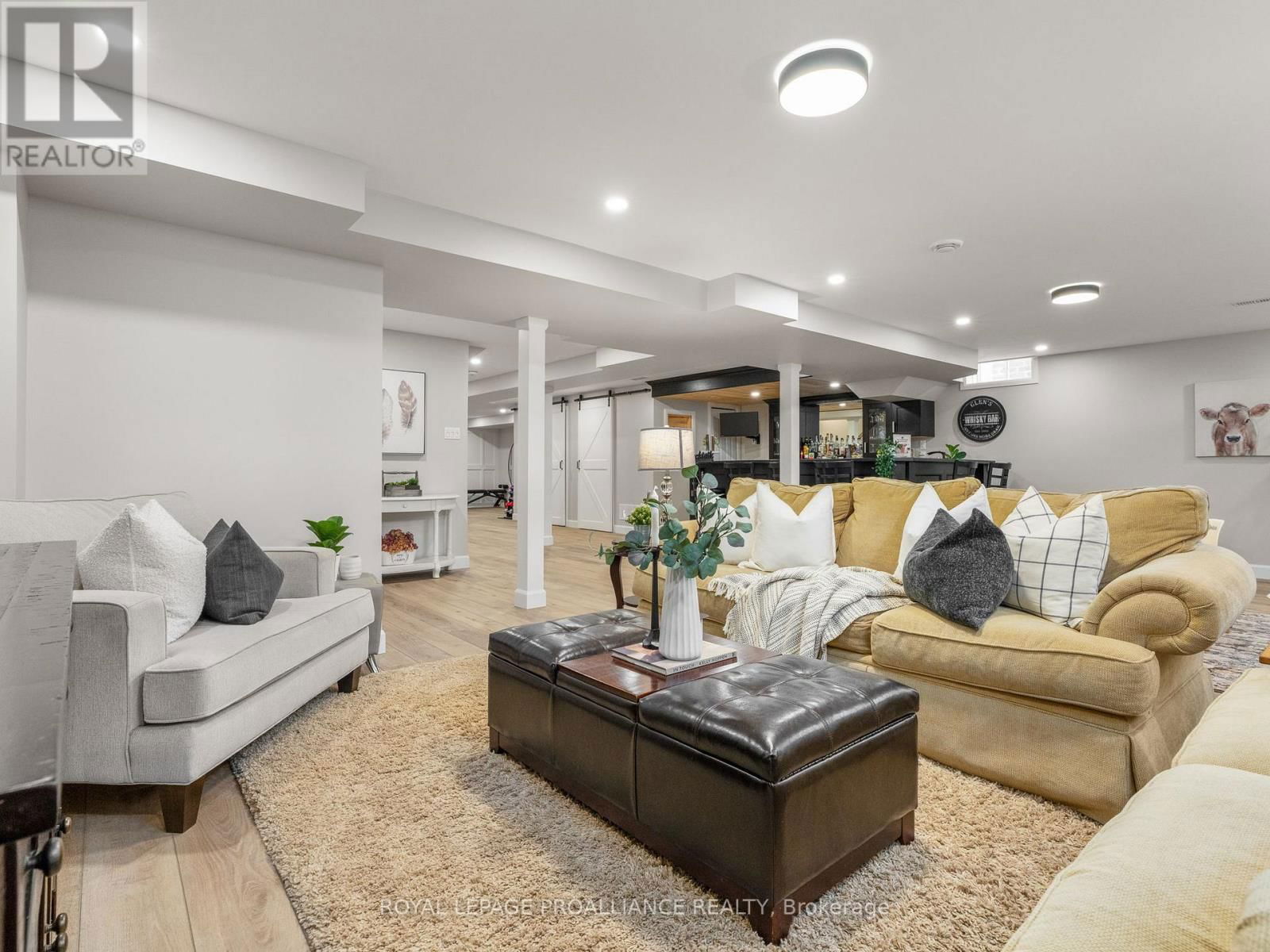 137 HIGHLANDS BOULEVARD Image 42