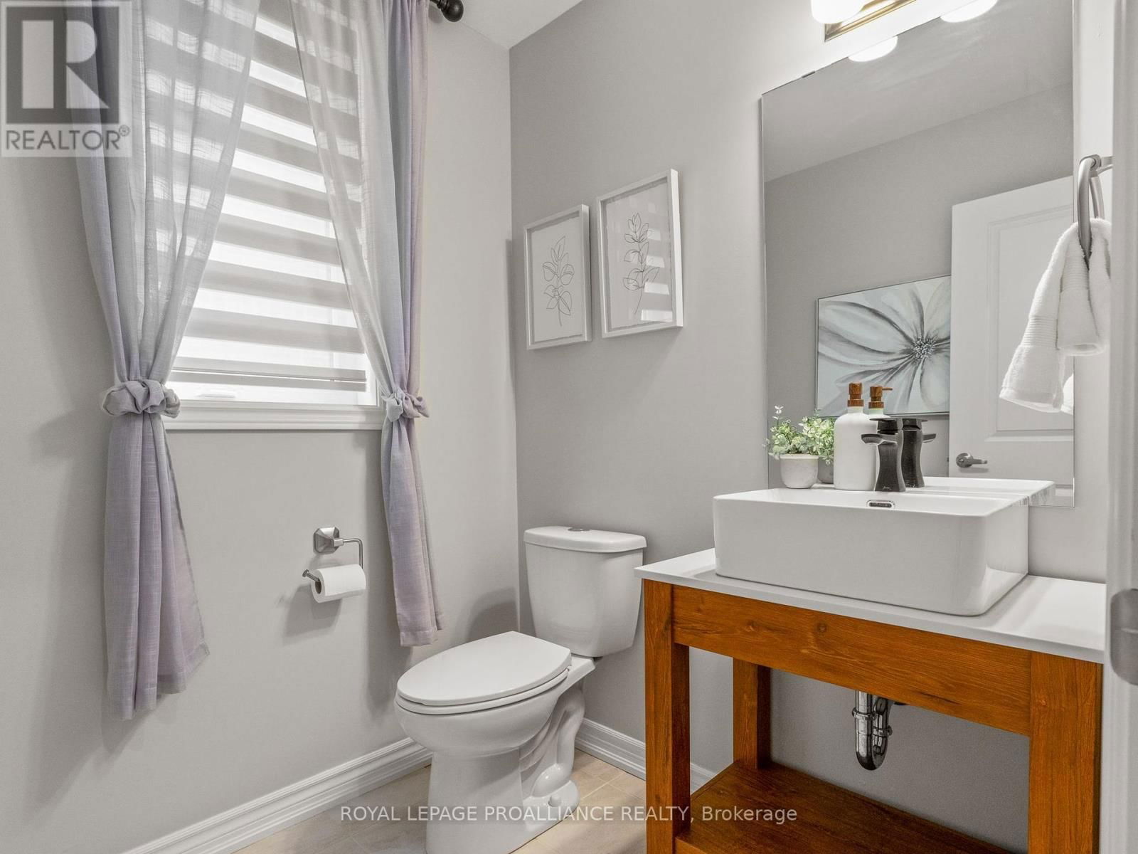 137 HIGHLANDS BOULEVARD Image 9