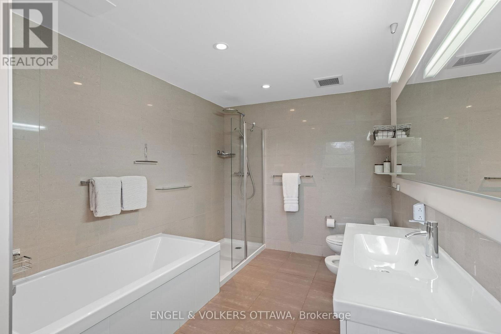 165 ISLAND PARK DRIVE Image 22