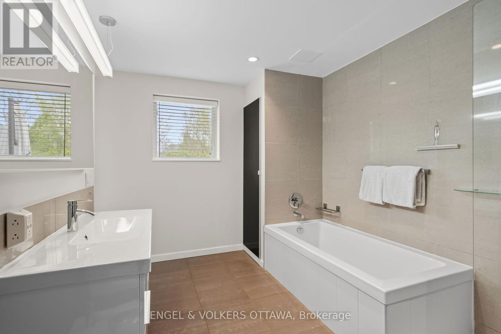 165 ISLAND PARK DRIVE Image 24