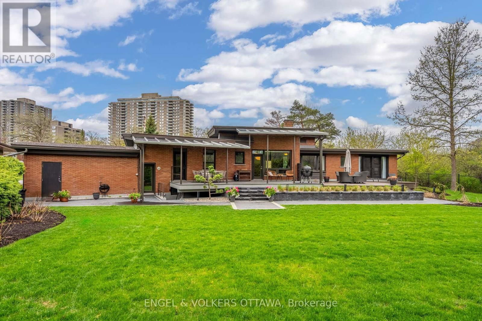 165 ISLAND PARK DRIVE Image 44