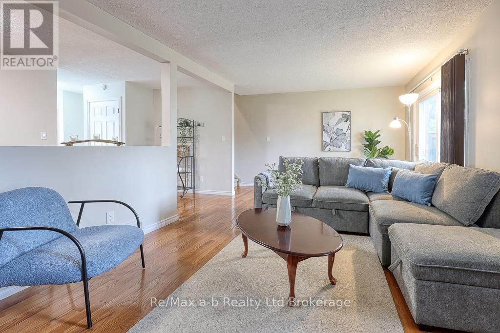 3 - 478 SPRINGBANK AVENUE NORTH Image 17