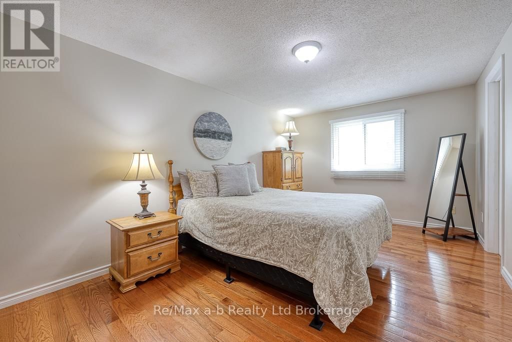 3 - 478 SPRINGBANK AVENUE NORTH Image 23