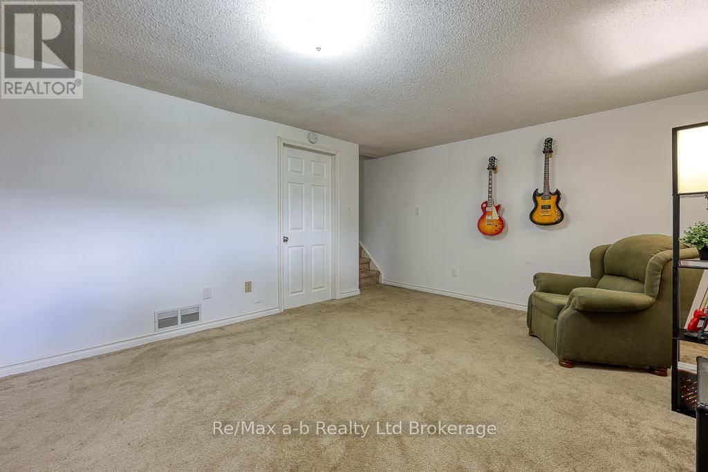 3 - 478 SPRINGBANK AVENUE NORTH Image 34