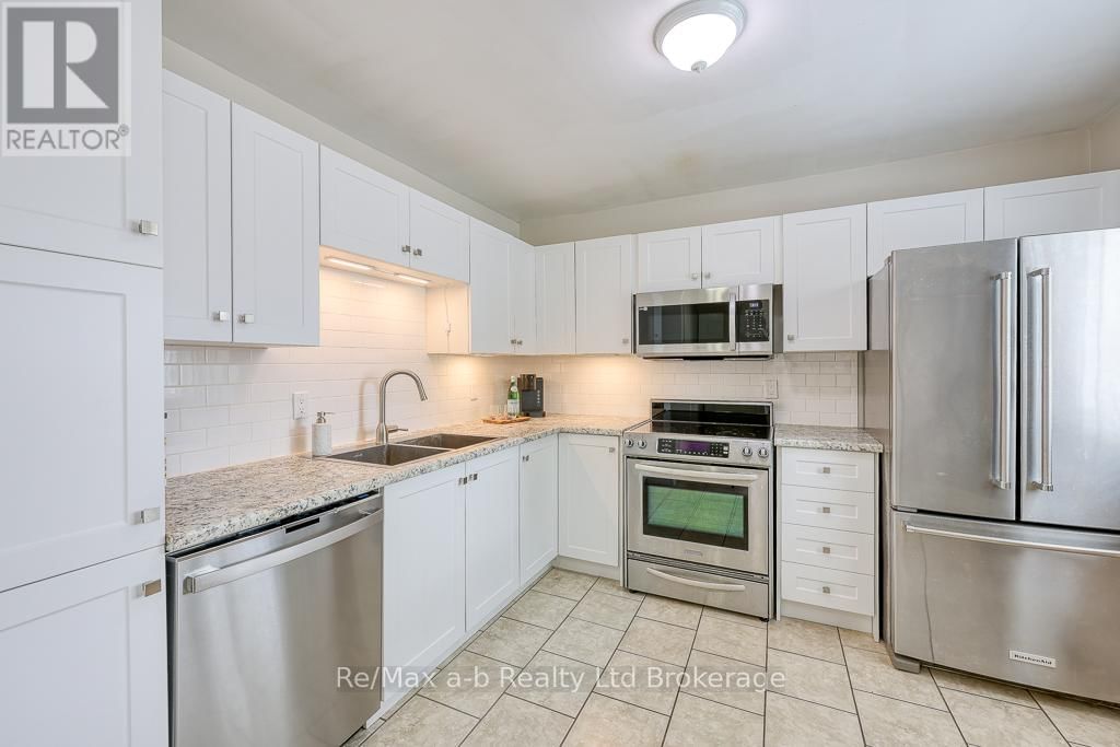 3 - 478 SPRINGBANK AVENUE NORTH Image 4