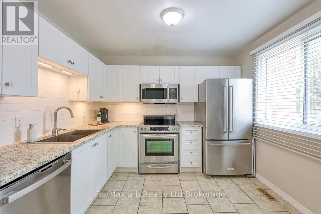 3 - 478 SPRINGBANK AVENUE NORTH Image 5