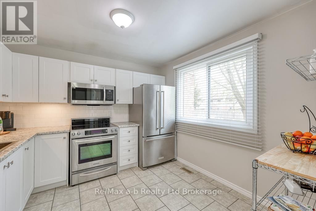 3 - 478 SPRINGBANK AVENUE NORTH Image 6