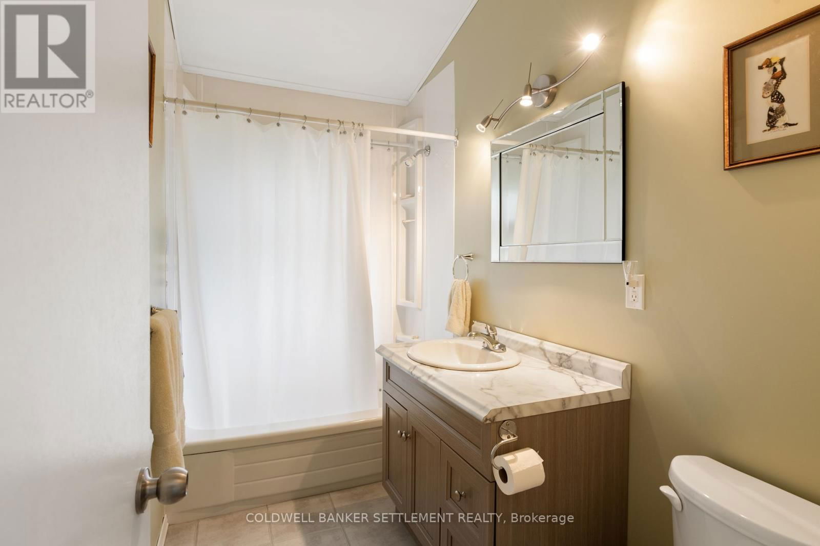 300-302 ISOBEL LANE Image 32